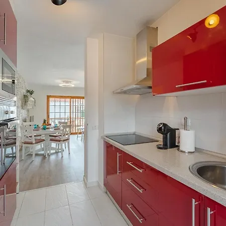 Sea View Bouganvillas With Terrace And Pool Apartament