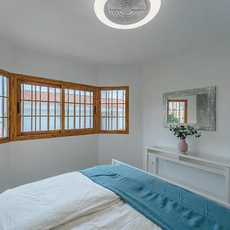 Sea View Bouganvillas With Terrace And Pool Apartament *